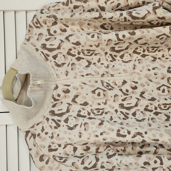 Aerie leopard print oversized sweater Size medium 1/2 zip - Picture 7 of 9